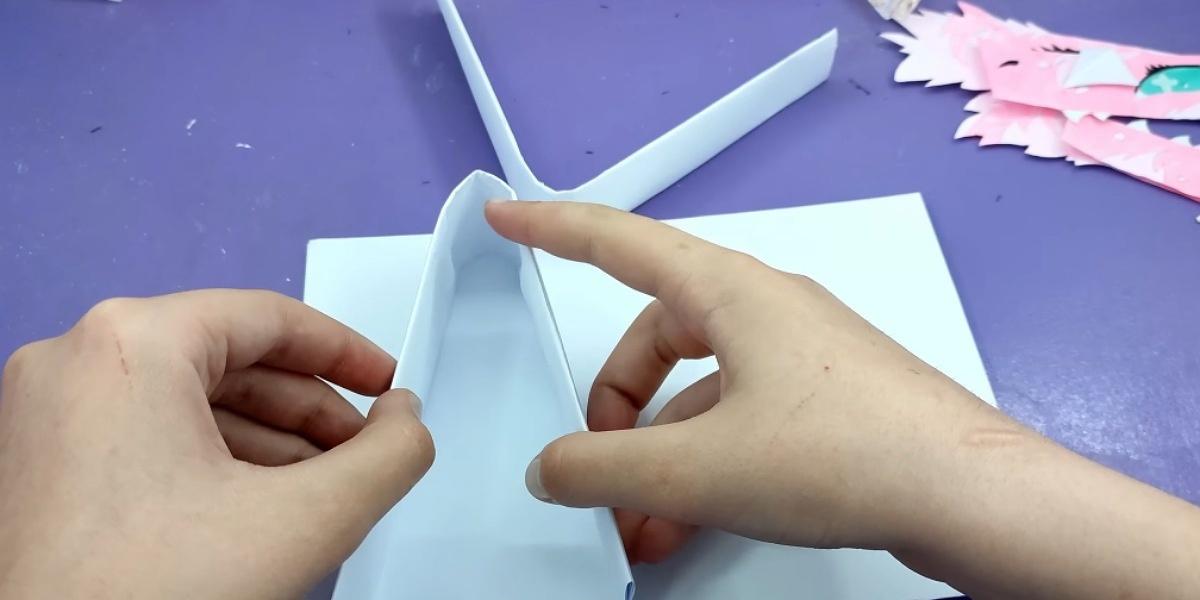 Как сделать дракона из бумаги на руку
