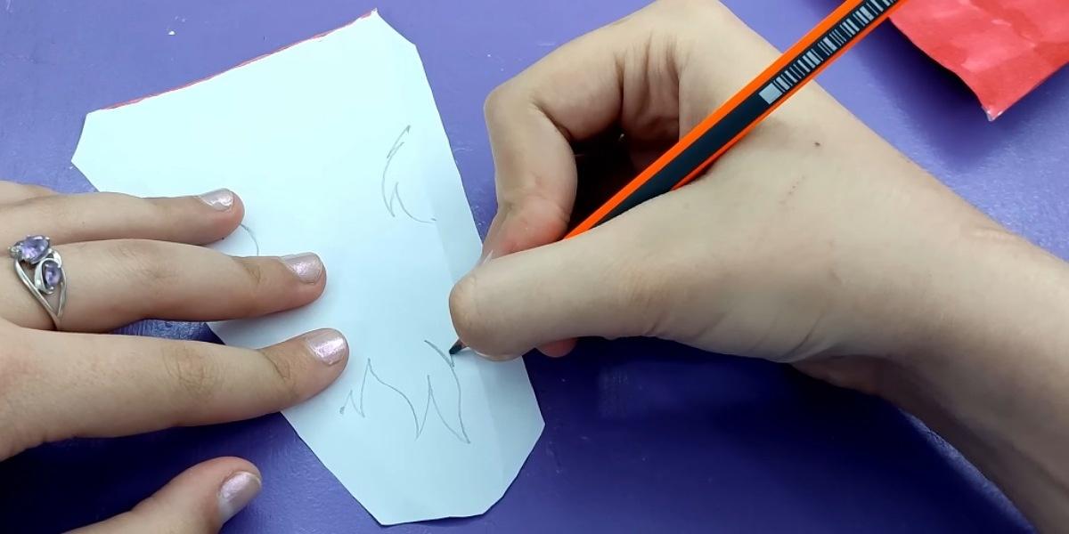 Как сделать дракона из бумаги на руку