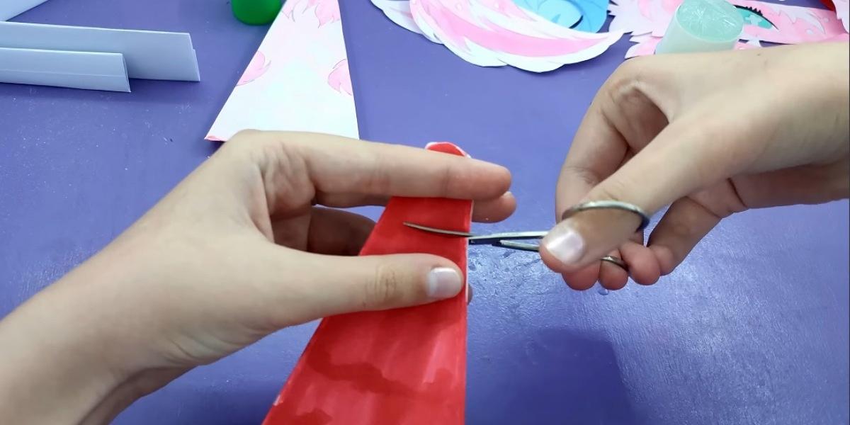 Как сделать дракона из бумаги на руку